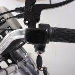 Velo-cargo-electrique-poignee.jpg