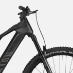 Velo-de-route-electrique-en-carbone-suspension.webp