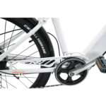 Velo-de-ville-electrique-femme-pedales.jpg