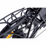 Velo-electrique-pliant-leger-femme-porte-bagage.avif