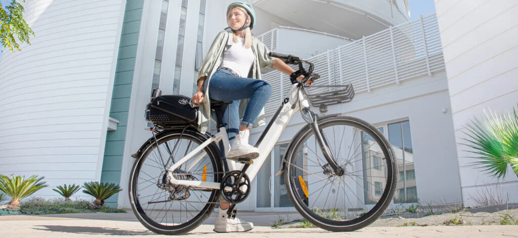 velo-femme-avec-assistance-electrique-banniere.jpg
