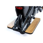 Velo-Electrique-Avec-Siege-Junior-reose-pieds.jpg