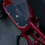 Velo-Electrique-Biplace-Cargo-repose-pied.webp
