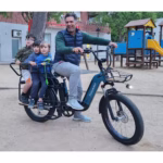 velo-electrique-avec-assise-enfant-places-pour-enfant.avif