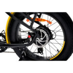 Velo-Electrique-Noir-et-Jaune-chaine.jpg