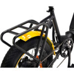 Velo-Electrique-Noir-et-Jaune-porte-bagage.jpg